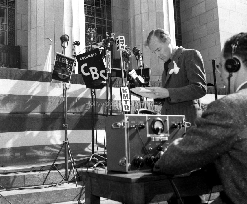 CBS-KNX 1941 Columbia Square Hollywood remote radio broadcast wm.jpg